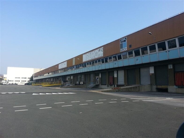 Industrial in Rosny-sous-Bois to rent - Building Photo - Image 1 of 4