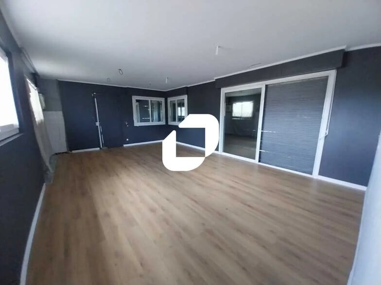 Industrial in Eysines to rent - Building Photo - Image 2 of 8