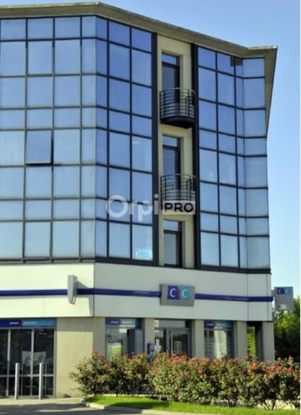 36-38 Avenue Des Frères Montgolfier, Chassieu to rent - Building Photo - Image 2 of 2