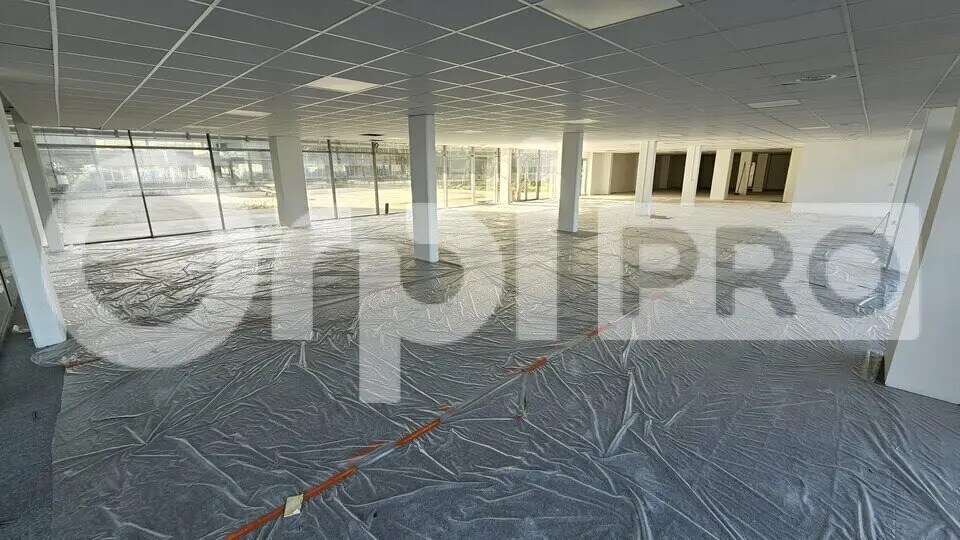 Office in Mérignac to rent - Interior Photo - Image 2 of 10