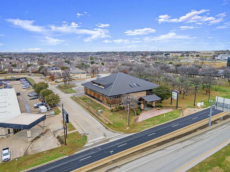 3901 Airport Fwy, Bedford, TX for rent - Building Photo - Image 3 of 9