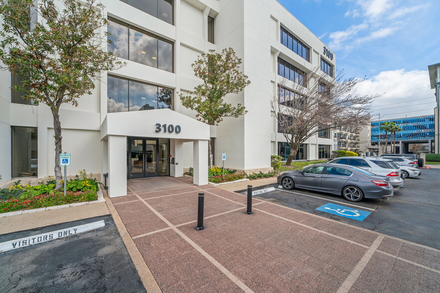 3100 Timmons Ln, Houston, TX to rent - Building Photo - Image 2 of 6