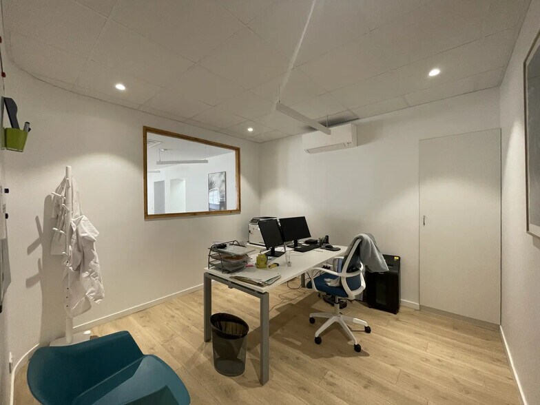 Light Industrial in Rousset to rent - Interior Photo - Image 3 of 3