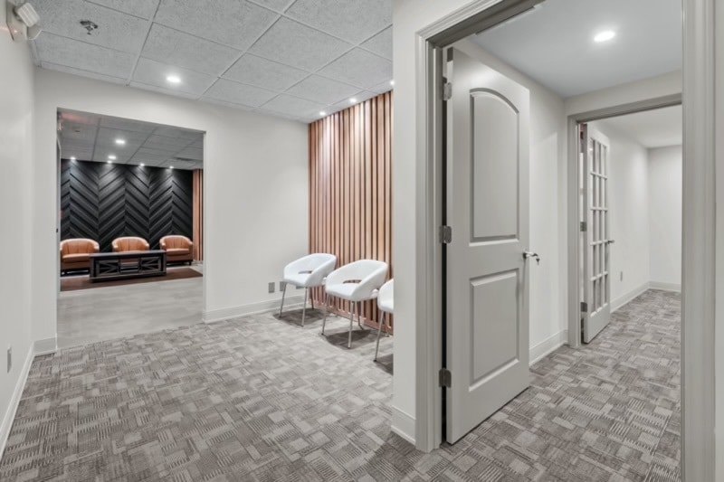 555 S Perryville Rd, Rockford, IL to rent - Interior Photo - Image 1 of 59