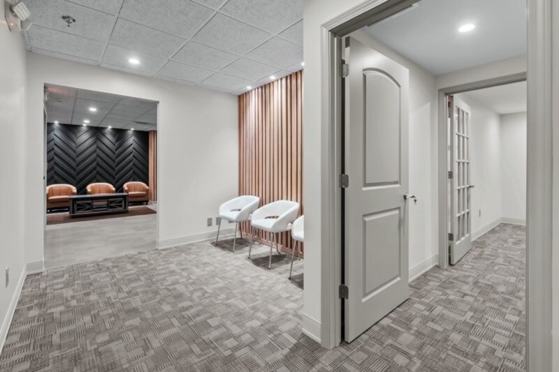 555 S Perryville Rd, Rockford, IL to rent Interior Photo- Image 1 of 60