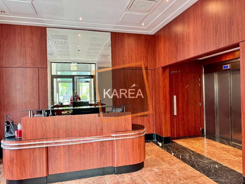 Office in Chessy to rent Lobby- Image 1 of 6