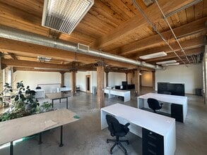 131 W Seeboth St, Milwaukee, WI to rent Interior Photo- Image 2 of 16