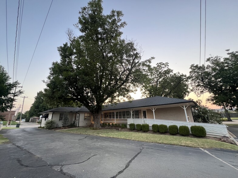 26 E 9th St, Edmond, OK for rent - Building Photo - Image 1 of 1