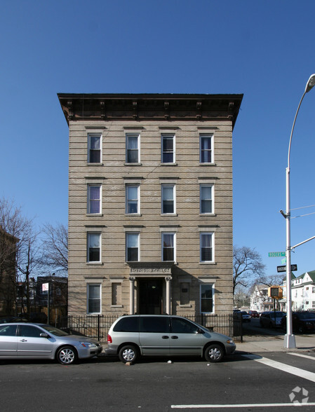 1298 Rogers Ave, Brooklyn, NY for sale - Primary Photo - Image 1 of 3