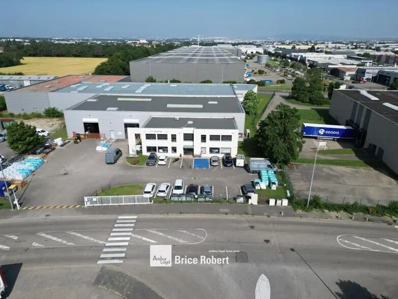 4 Rue Philippe Lebon, Genas to rent - Aerial - Image 2 of 11