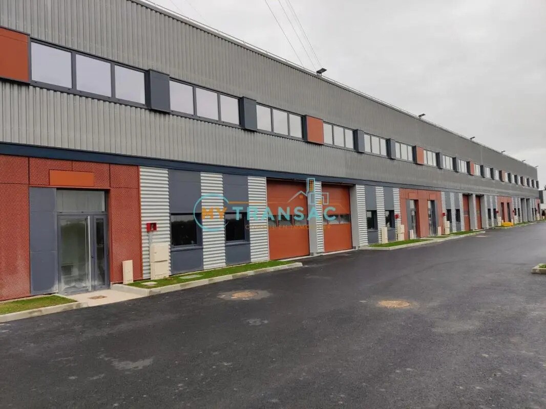 Light Industrial in Corbeil-Essonnes to rent Building Photo- Image 1 of 25