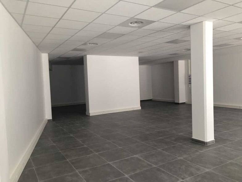 Office in Lyon to rent - Interior Photo - Image 2 of 4