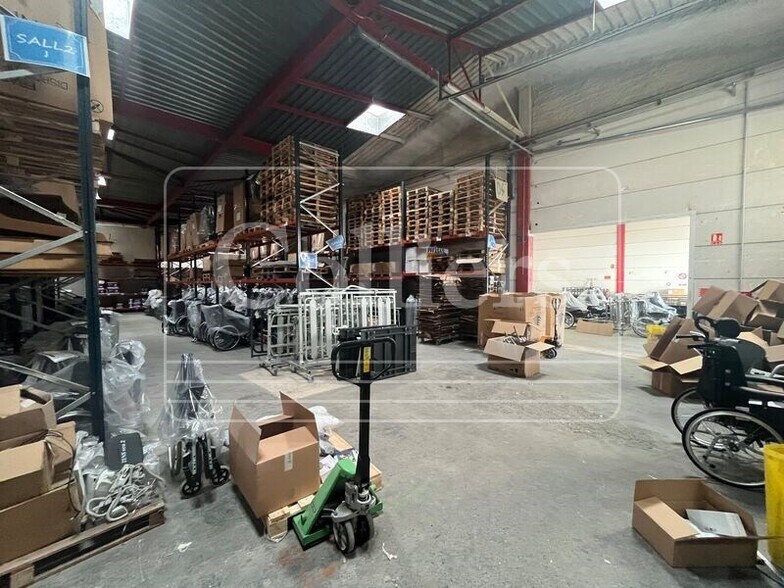 Light Industrial in Marseille to rent - Interior Photo - Image 3 of 7
