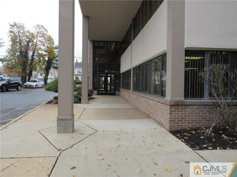 622 Georges Rd, North Brunswick, NJ for rent - Building Photo - Image 3 of 6