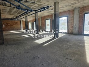Retail in Barcelona, Barcelona to rent Interior Photo- Image 2 of 6