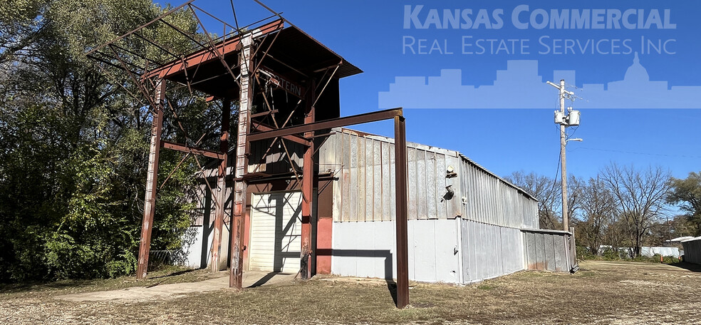 1801 SE Madison Ave, Topeka, KS for rent - Building Photo - Image 1 of 5