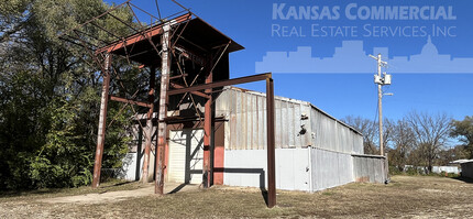 1801 SE Madison Ave, Topeka, KS for rent Building Photo- Image 1 of 6