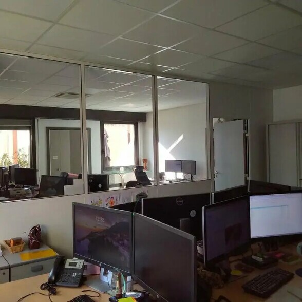 Office in Marseille for sale - Building Photo - Image 2 of 9