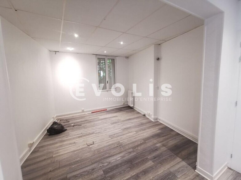 Office in Montrouge to rent - Interior Photo - Image 2 of 11