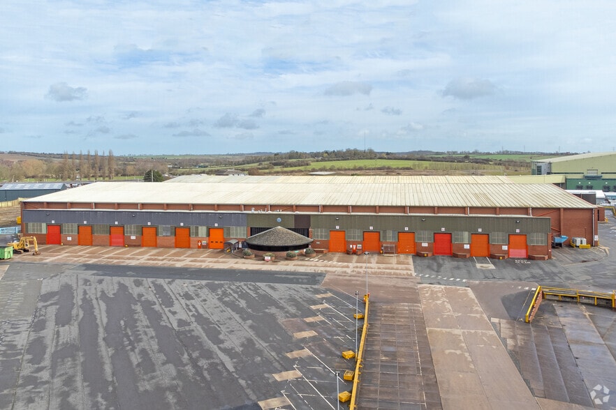 East Midland Distribution Hub portfolio of 3 properties for sale on LoopNet.co.uk - Primary Photo - Image 3 of 3