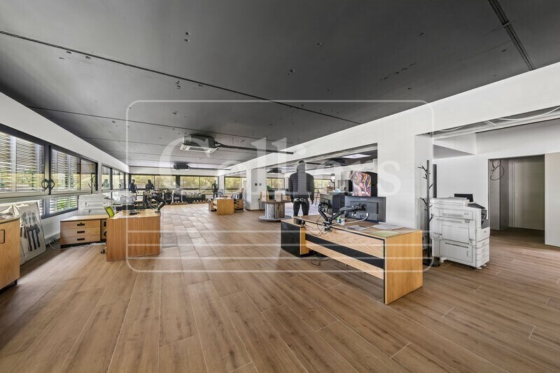 Office in Aubagne to rent - Interior Photo - Image 2 of 11