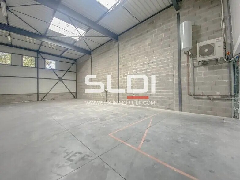 1 Rue Galilée, Saint-Priest to rent - Building Photo - Image 2 of 4