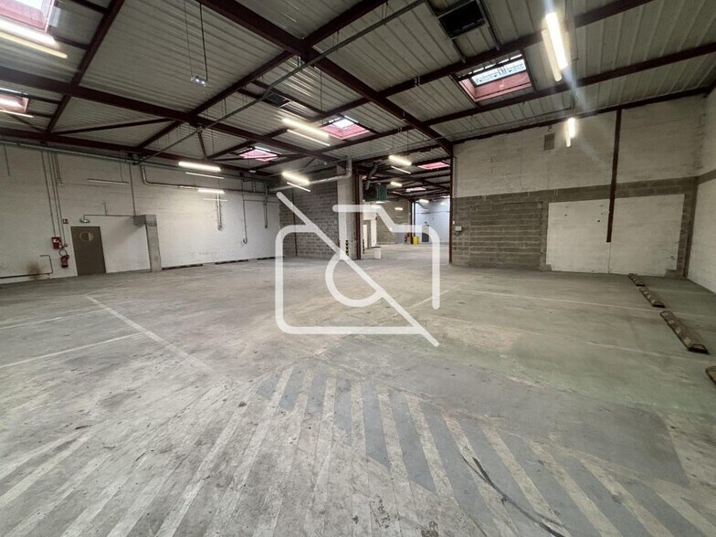 Industrial in Neuilly-sur-Marne to rent - Interior Photo - Image 2 of 8