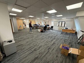 Vaughan Rd, Harpenden to rent Interior Photo- Image 1 of 1