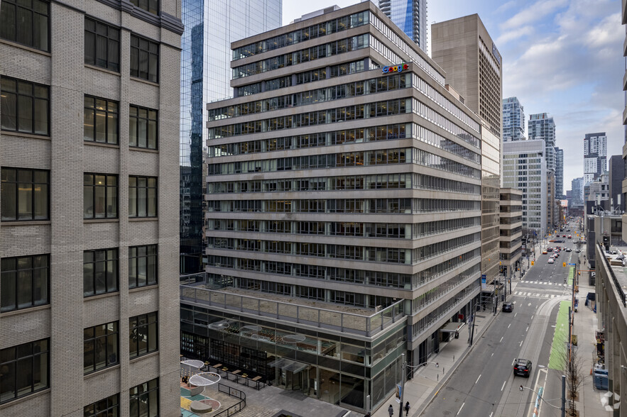 111 Richmond St W, Toronto, ON for rent - Primary Photo - Image 1 of 7