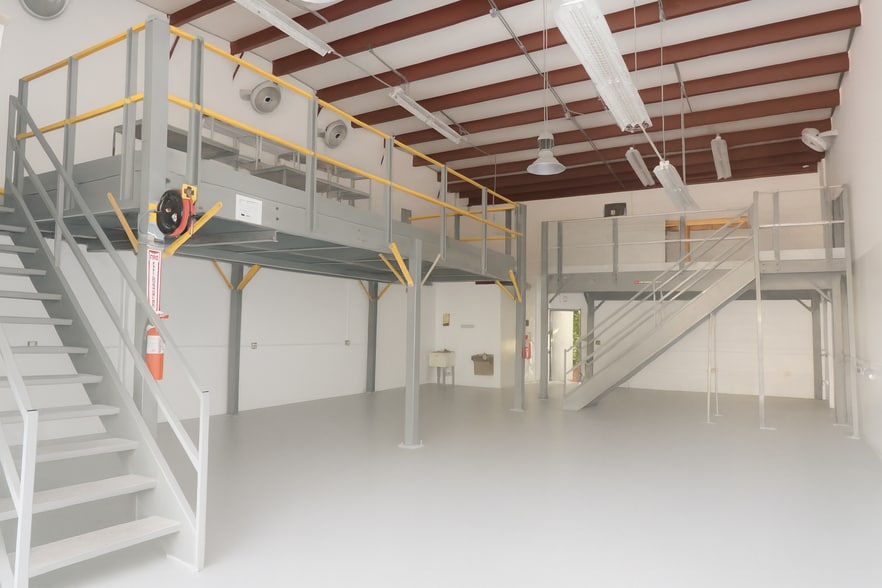 2110-2180 Anntom Dr, Fort Lauderdale, FL to rent - Building Photo - Image 2 of 7