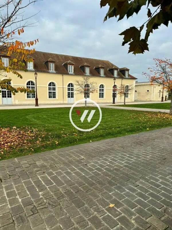 Location Commerce 200 m² - Photo 1