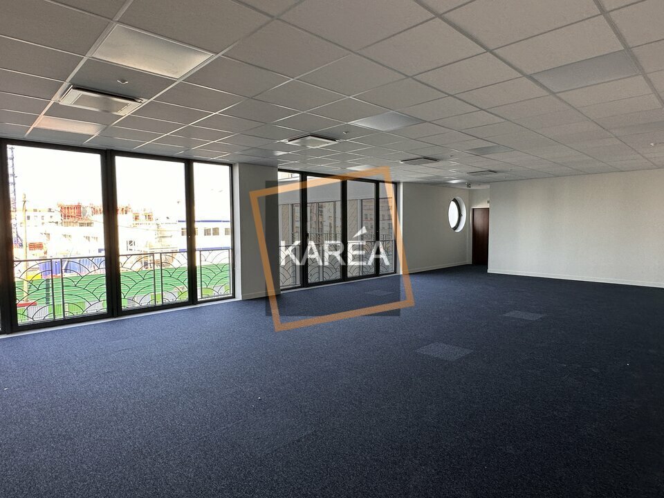 Office in Chessy to rent Interior Photo- Image 1 of 6