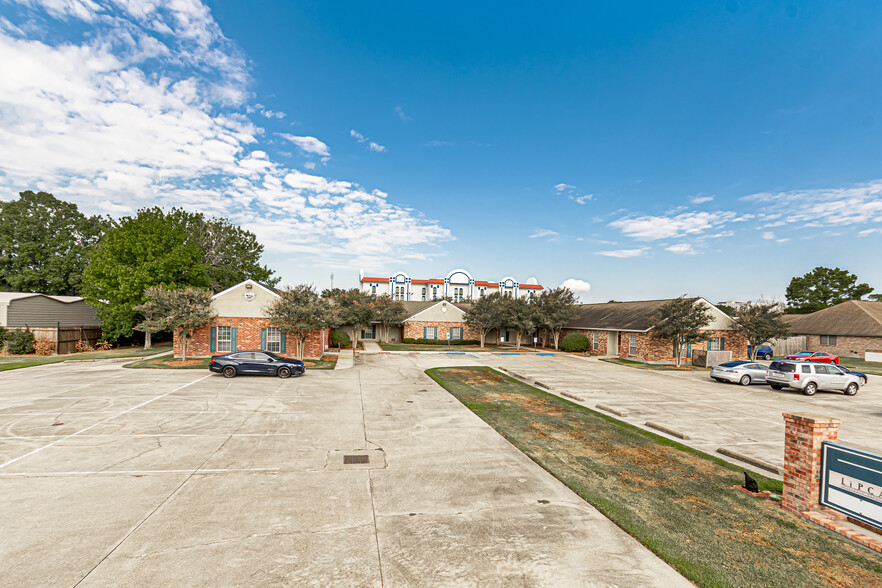 3042 Old Forge Dr, Baton Rouge, LA for rent - Building Photo - Image 3 of 31