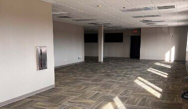 1803 Phyllis St, Bentonville, AR to rent Building Photo- Image 2 of 9