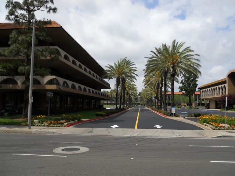 1971 E 4th St, Santa Ana, CA for rent - Building Photo - Image 1 of 3