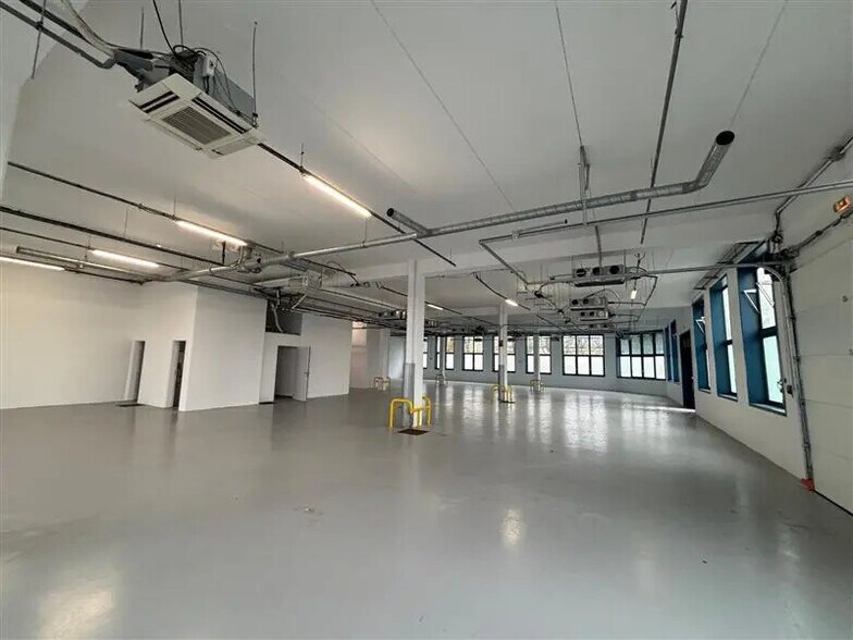 Light Industrial in Fresnes to rent - Building Photo - Image 2 of 7