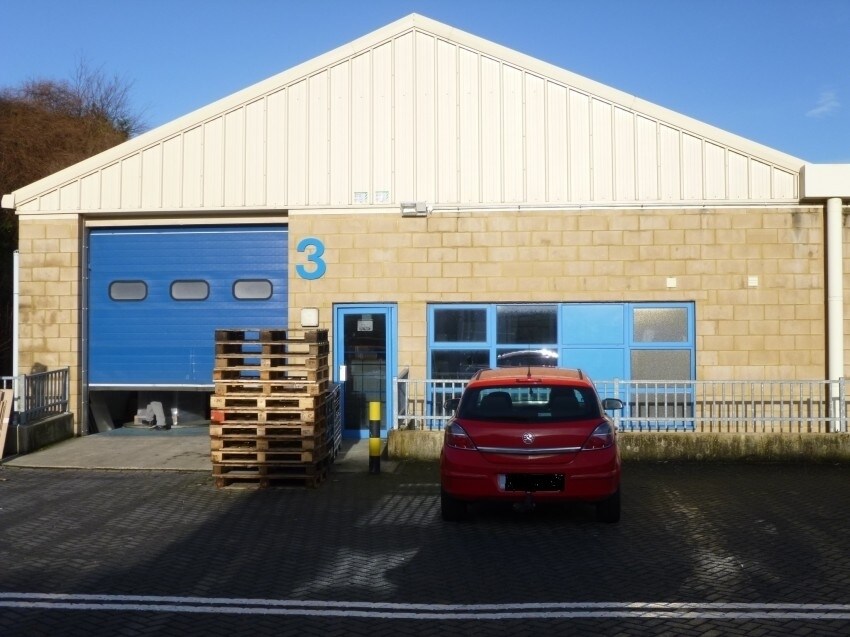 Vincent Ln, Dorking for sale Primary Photo- Image 1 of 1