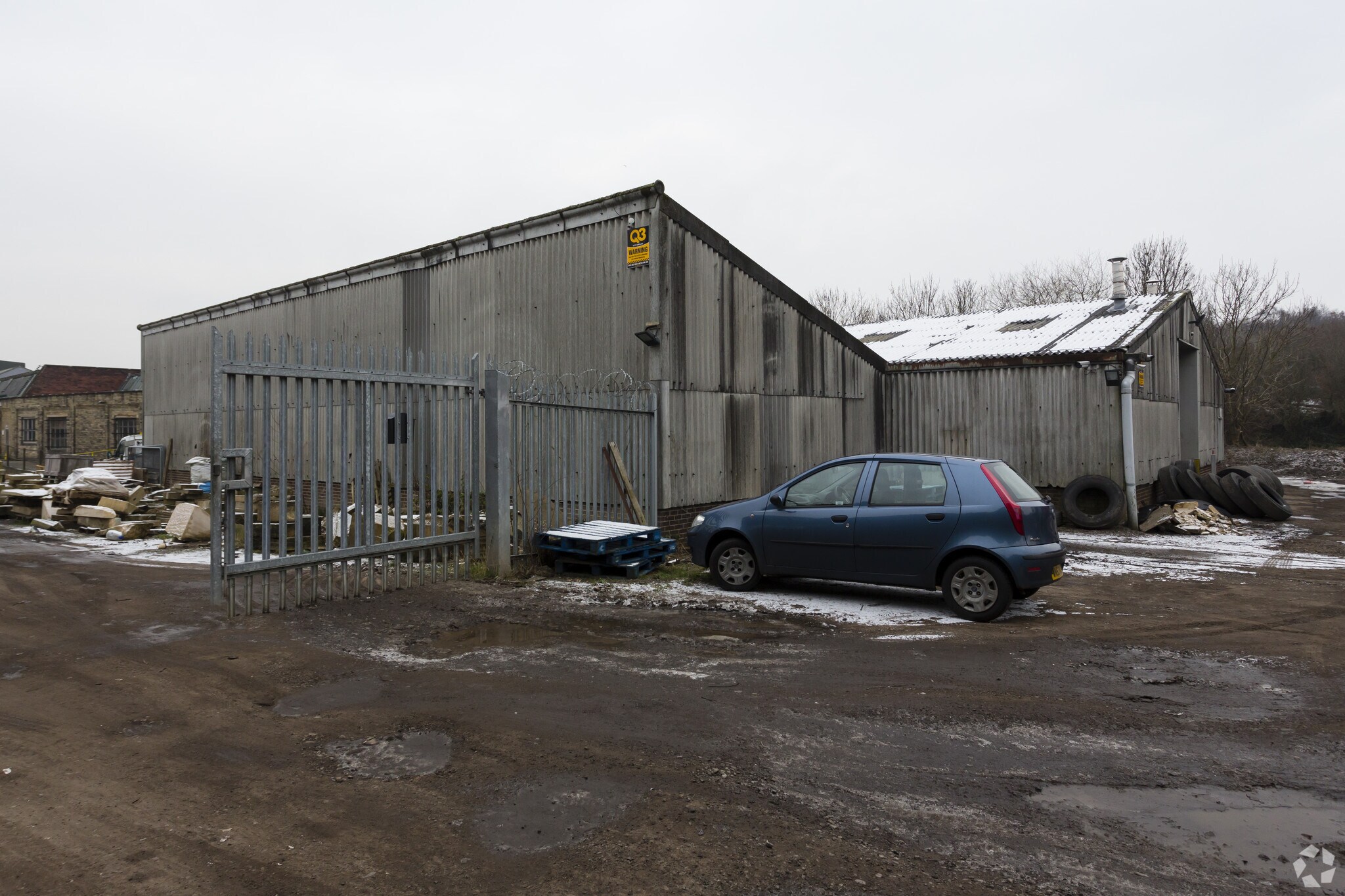 Huddersfield Rd, Mirfield for sale Primary Photo- Image 1 of 4