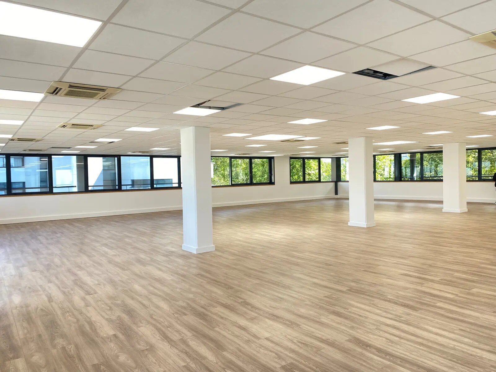 Office in La Garenne-Colombes for sale Building Photo- Image 1 of 6