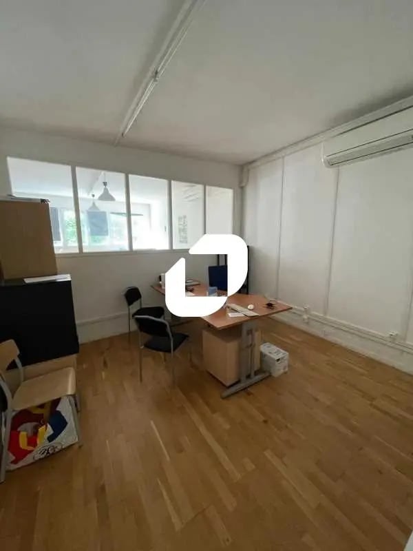 Location Bureaux 150 m² - Photo 1