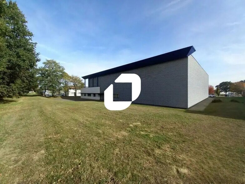 Rue Marcel Dassault, Sainte-Luce-sur-Loire to rent - Building Photo - Image 2 of 9