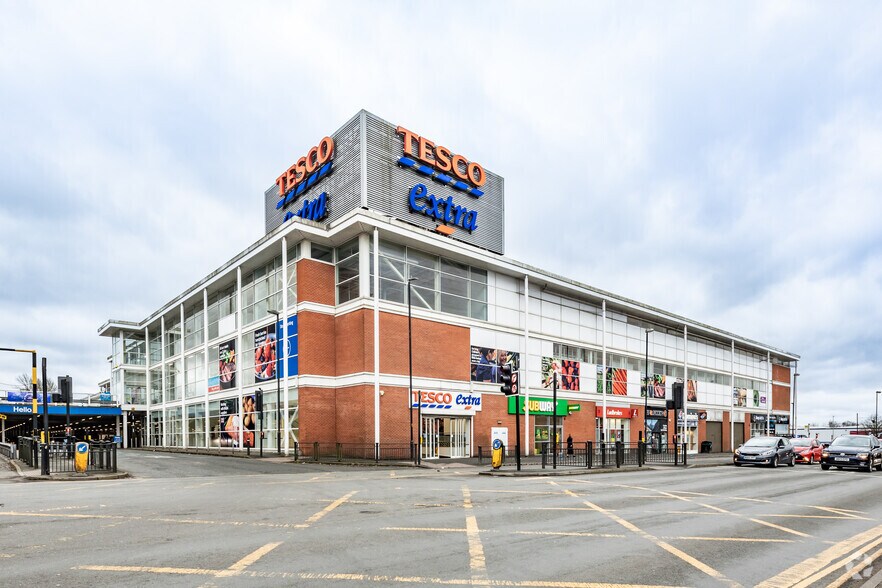 Huddersfield Rd, Oldham for sale - Primary Photo - Image 1 of 1