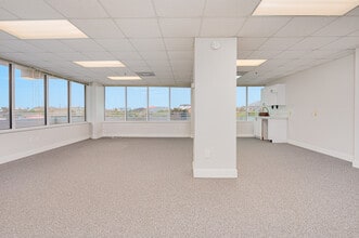 55 Inlet Harbor Rd, Ponce Inlet, FL to rent Interior Photo- Image 2 of 12