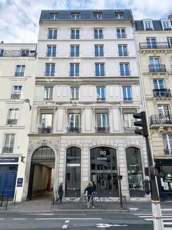 Location Bureaux 116 m² - Photo 1