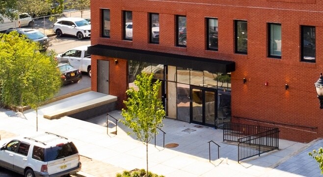 669 Bergen Ave, Jersey City, NJ to rent Building Photo- Image 1 of 11