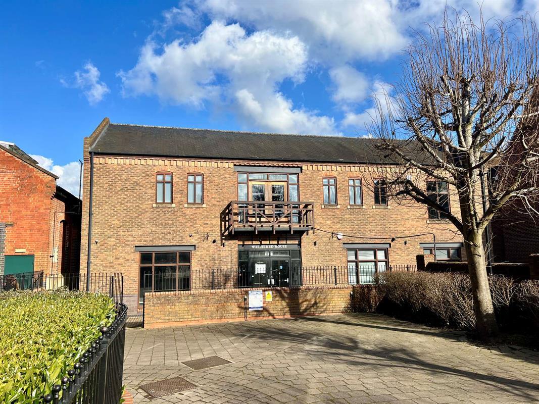 Pound Ln, Marlow for sale Primary Photo- Image 1 of 1