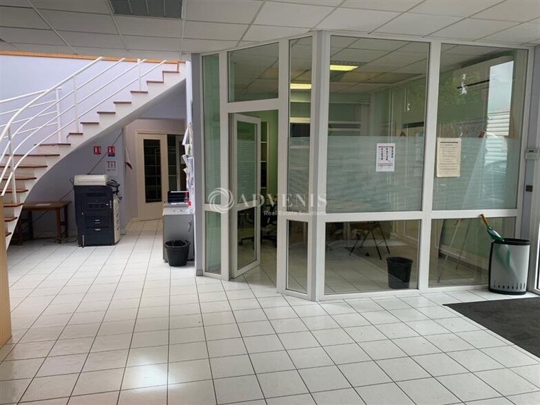 Office in Saint-Ouen for sale - Building Photo - Image 2 of 7