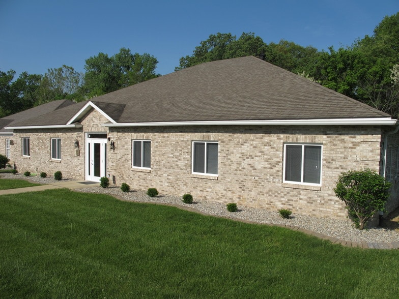 9 Emerald Ter, Swansea, IL to rent - Building Photo - Image 2 of 5