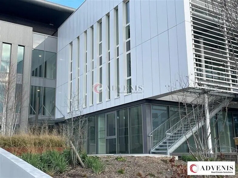 Office in Mérignac to rent - Building Photo - Image 2 of 12