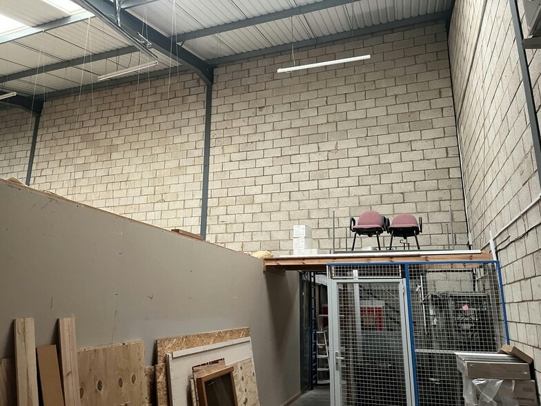 14 Blackstone Rd, Huntingdon for sale - Interior Photo - Image 2 of 11